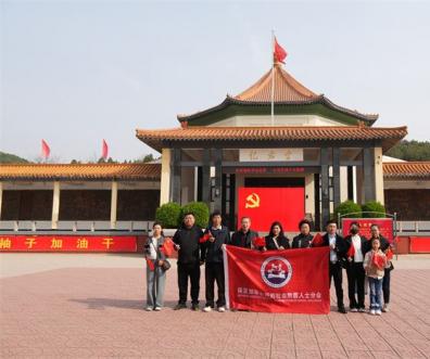 保定市新阶层自由专委会组织部分会员到到唐县白求恩纪念馆参观学习